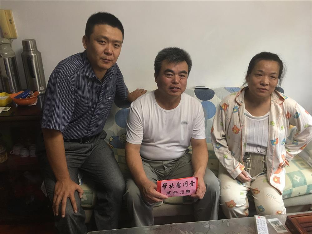 谈球吧党委中秋节前送温暖