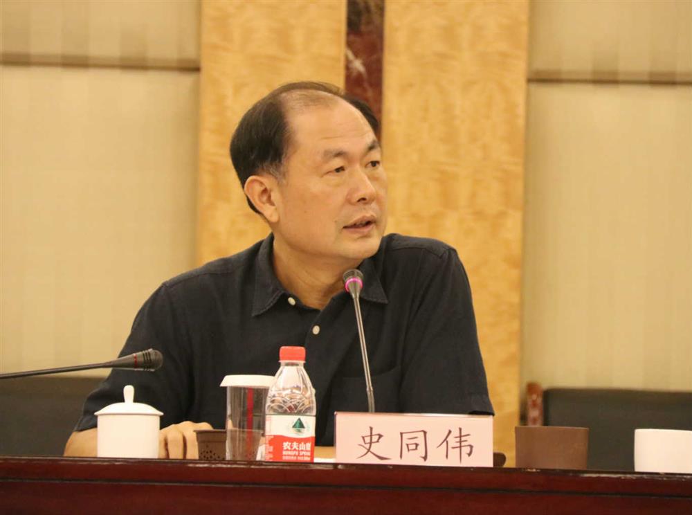 谈球吧召开半年工作总结大会