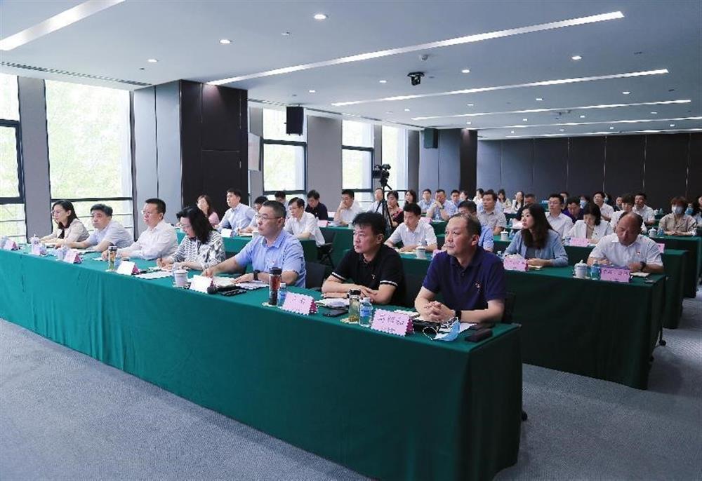 谈球吧组织开展党委理论学习中心组集中学习暨专题党课