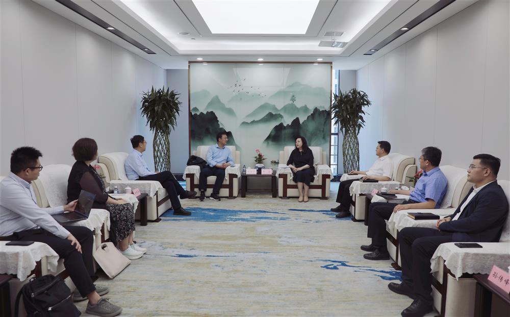 建投投资一行到谈球吧洽谈合作