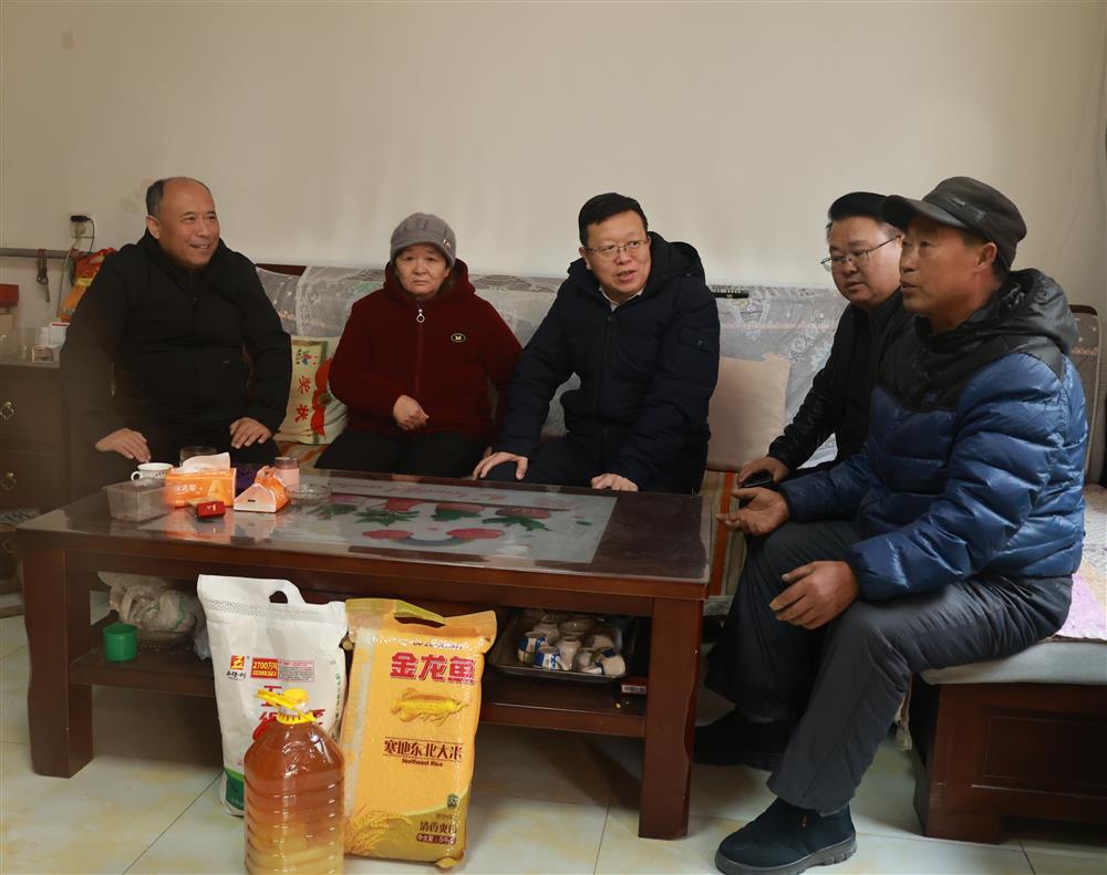 新春送温暖 帮扶显担当！ 谈球吧走访慰问“第一书记”帮扶村